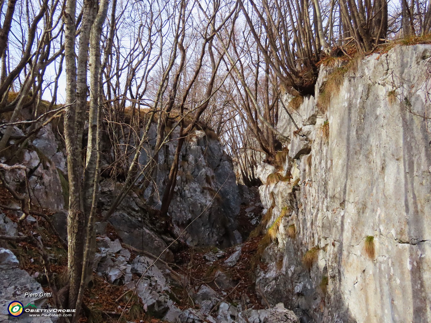 16 Spaccatura nella montagna.JPG